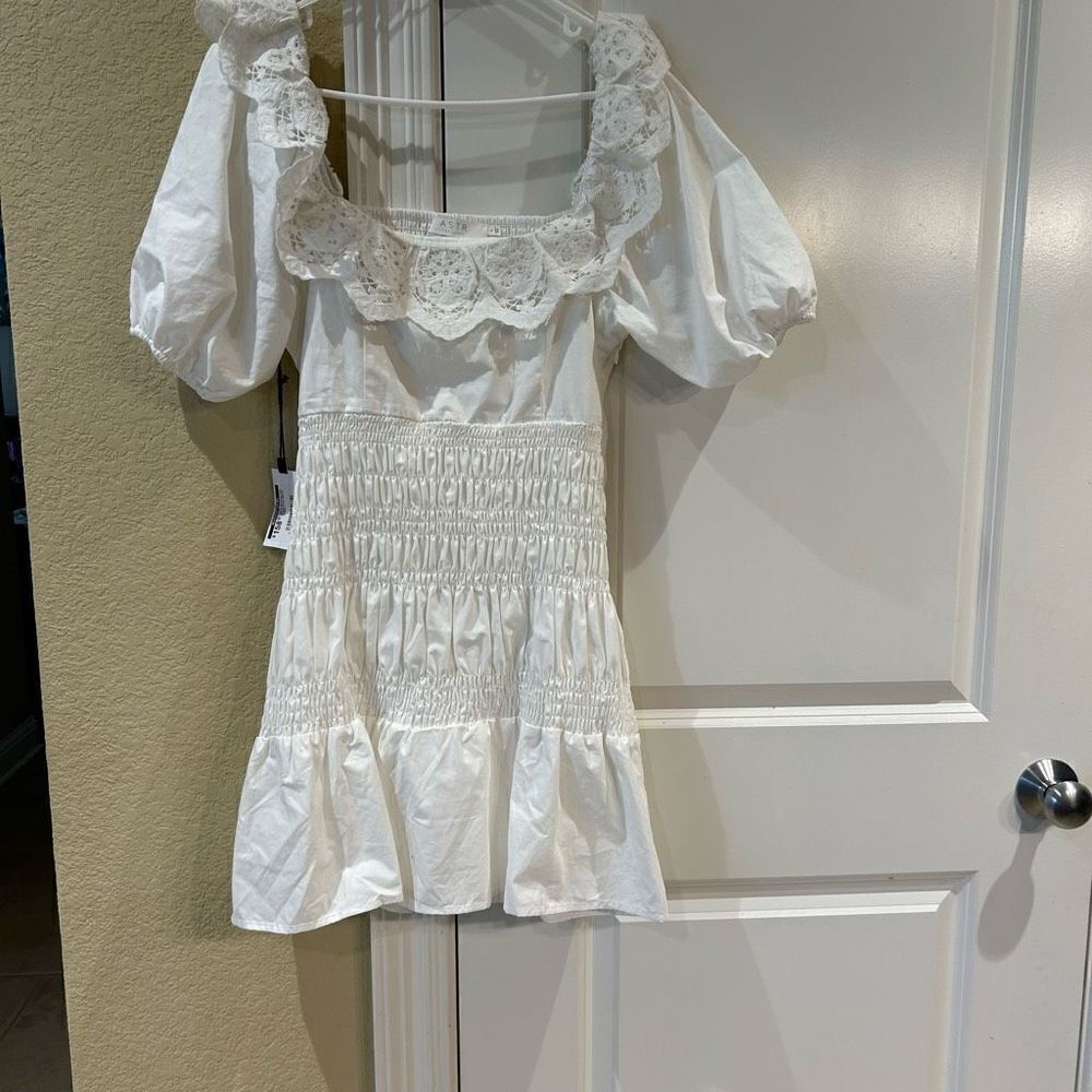 Astr The Label Patina White Smocked Mini Dress Size Large Nwt